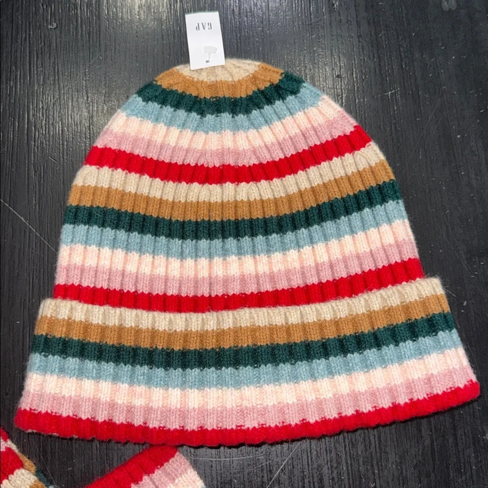 gap knit scarf and hat set. NEW with tags. - Picture 2 of 5